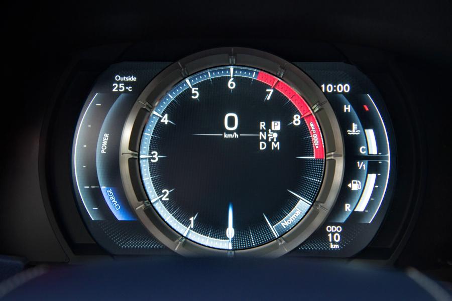 Панель приборов Lexus LC500h 2017 года  (WW) (фото 6 из 40)